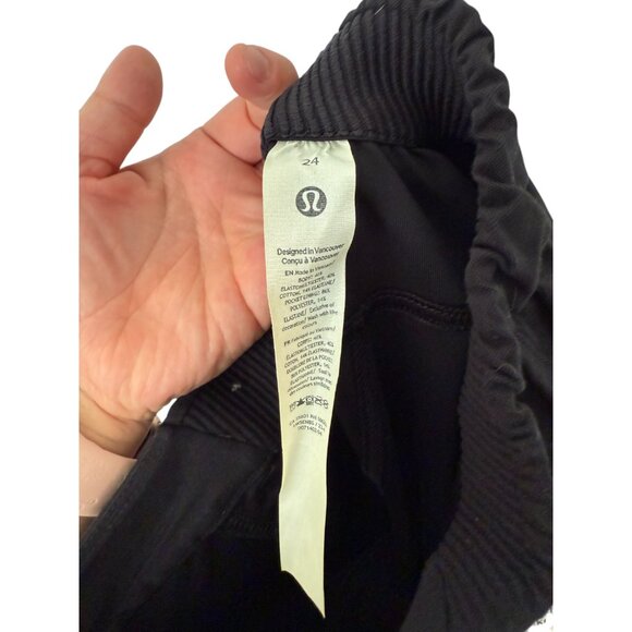 NWT Lululemon Black Light Utilitech Cargo Pocket High Rise Pant - Size 24 - Picture 4 of 4